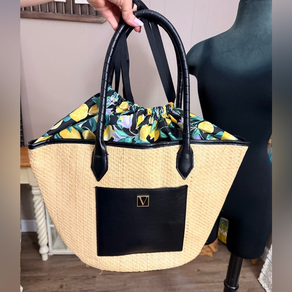 Victoria’s Secret • Large Straw Tote in Lemons - Picture 6 of 14